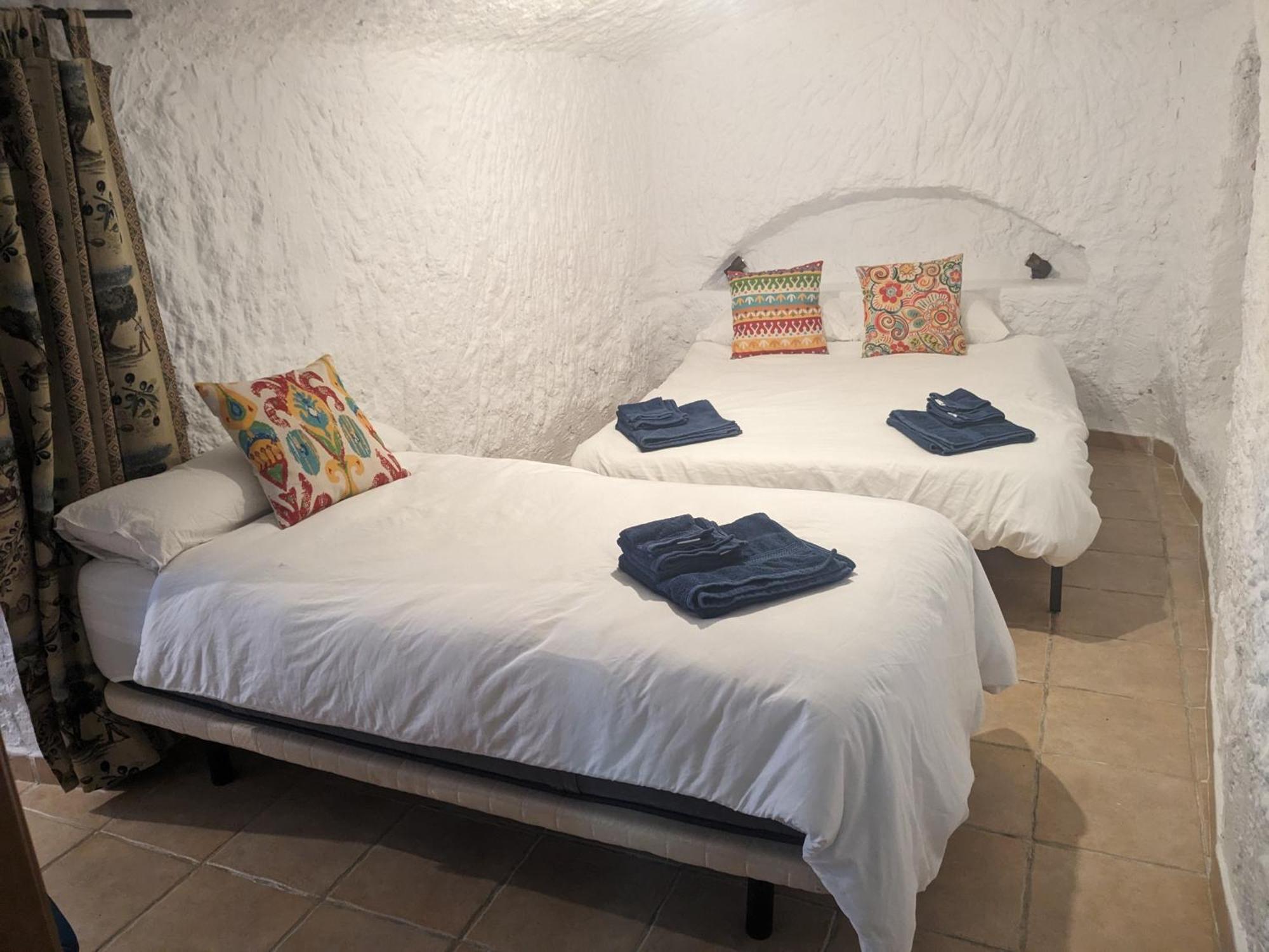 Cuevas Barrio Las Santas Huescar Exterior photo